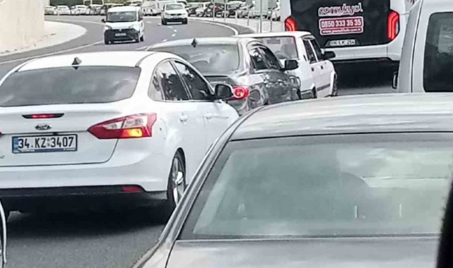 Denizli - Antalya karayolunda bayram trafiği yaşanıyor