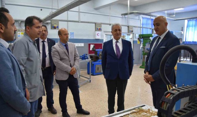 DOSTEK'i öğrencilerle buluşan Daire Başkanı Alpay; "Mesleğinize ve kazanımlarınıza sahip çıkın"
