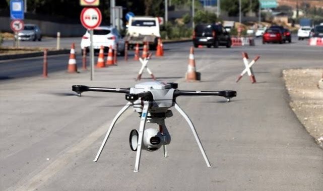 Drone tespit etti, emniyet şeritlerini kullanan sürücüye 6 bin 439 lira ceza uygulandı