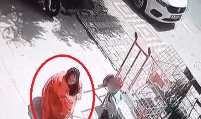 Dükkan önünde duran köpeği önce sevdi sonra çaldı, o anlar kamerada