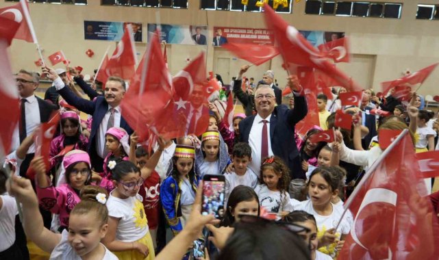 Edremit'te 23 Nisan Ulusal Egemenlik ve Çocuk Bayramı coşkuyla kutlandı