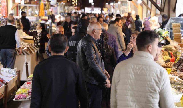 Elazığ Kapalı Çarşı'da bayram yoğunluğu