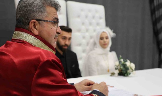 Elazığ'da 21 çift mutluluğa 24.04.2024'te 'Evet' dedi