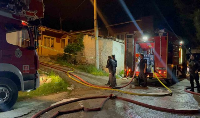 Elektrik kaçağı müstakil evi küle çevirdi