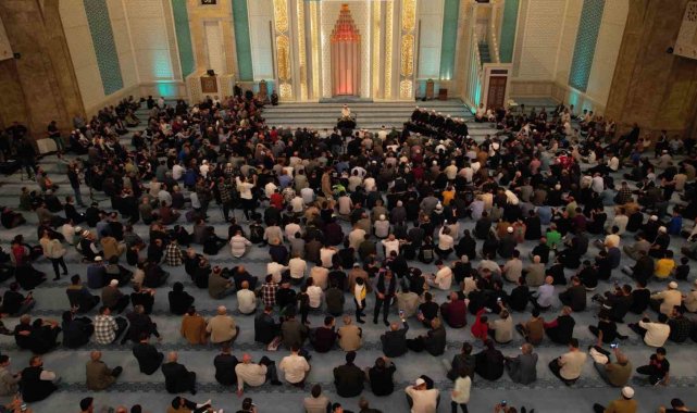 Erbaş'tan Gazze açıklaması: "Dünyayı, bu katliamı yapanları durdurması için davet edelim"