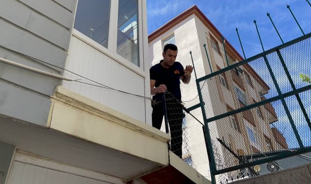 Evde uyuyakalan kadın tüm ekipleri seferber etti
