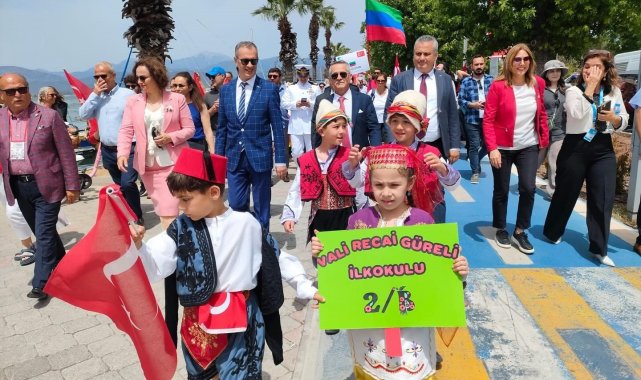 Fethiye'de 23 Nisan kortej ve şöleni büyük ilgi gördü