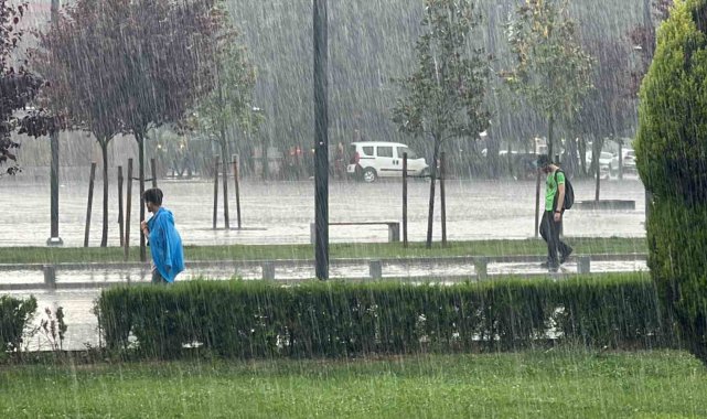 Gök gürültülü sağanak yağış uyarısı yapıldı