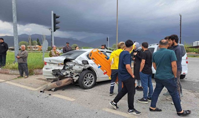 Hatay'da 3 aracın karıştığı kazada 7 kişi yaralandı