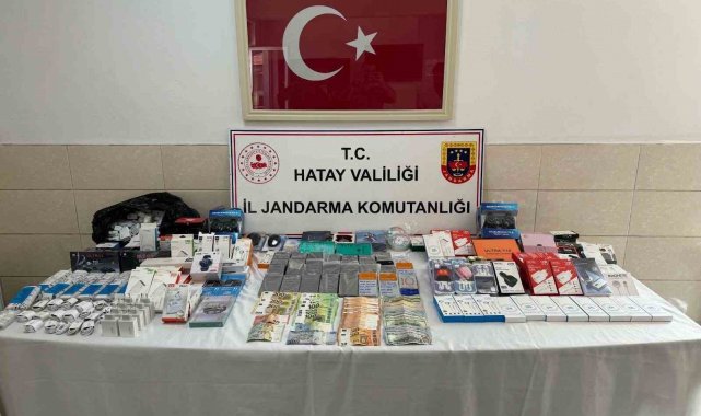 Hatay'da bir evde yapılan aramada çeşitli gümrük kaçağı elektronik cihazlar ele geçirildi