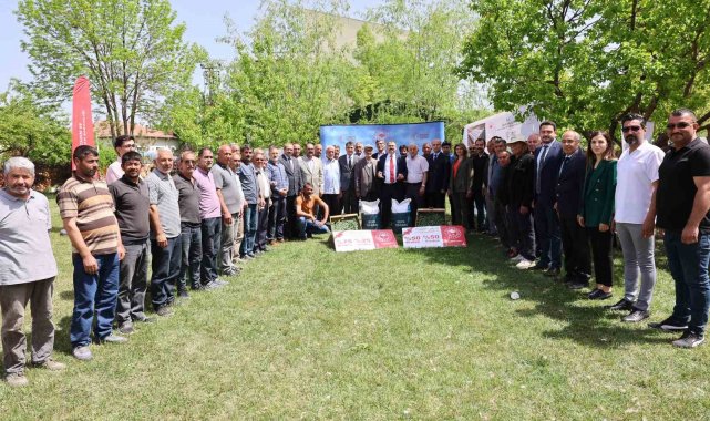 Iğdır'da hibe destekli sebze fidesi ve soya tohumu dağıtıldı
