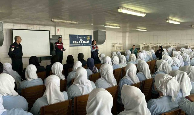 Jandarma fabrika çalışanı kadınları KADES hakkında bilgilendirildi
