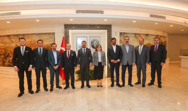 Kadooğlu ve yönetim kurulu üyelerinden Fatma Şahin'e ziyaret