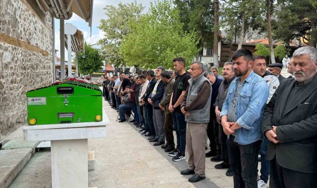 Kamyonetin çarpması sonucu hayatını kaybeden üniversite öğrencisi toprağa verildi