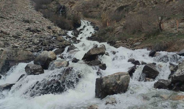 Kanispi şelalesi akmaya başladı