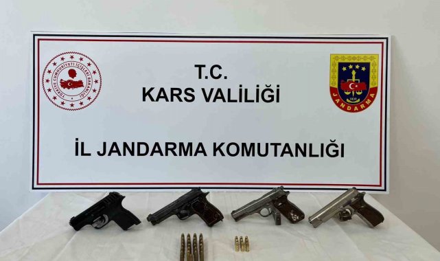 Kars'ta silah ticareti yapan 4 kişi yakalandı
