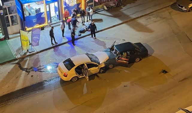 Kayseri'de 3 aracın karıştığı kaza güvenlik kamerasına yansıdı
