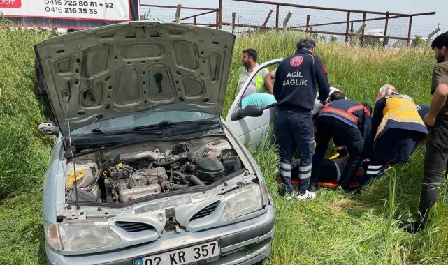 Kâhta'da 2 otomobil çarpıştı: 5 yaralı