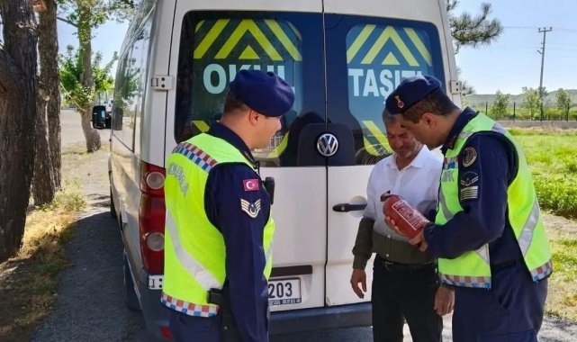 Kırklareli'nde jandarma okul çevrelerini ve servis araçlarını denetledi