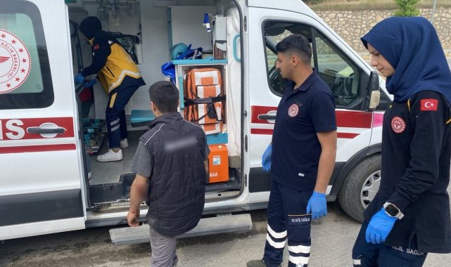 Köpeğe çarpmamak için motoru devirdi: 2 yaralı
