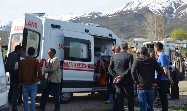 Köy muhtarının aracıyla öğrenci servisi çarpıştı: 10 yaralı