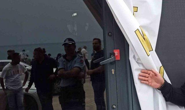Kuşadası'nda uzun namlulu silahlarla ateş açılan işletme mühürlendi