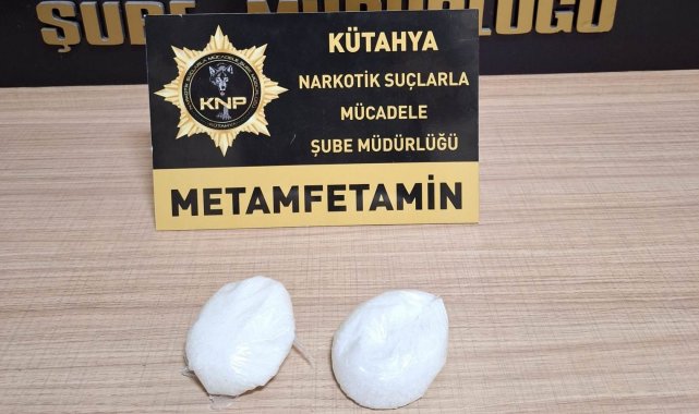 Kütahya'da spor ayakkabıya gizlenmiş uyuşturucuyla yakalanan araç sürücüsü tutuklandı