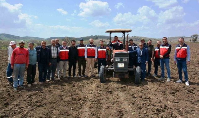 Kütahya'da yüzde 75 hibeli nohut tohumları toprakla buluşuyor