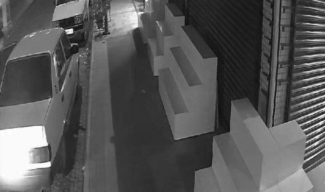 Manisa'da otomobil hırsızlığı kamerada