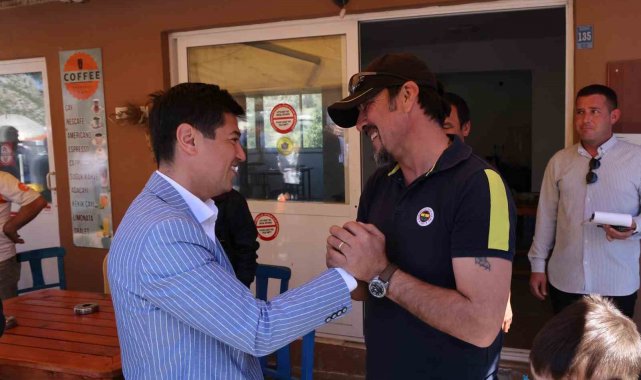 Marmaris Belediye Başkanı Ünlü vatandaşlarla bayramlaştı