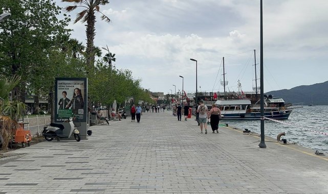 Marmaris'te güneş yerini rüzgara bıraktı