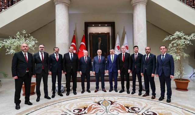 Mazbatalarını alan başkanlar, Vali Mahmut Demirtaş'ı ziyaret etti