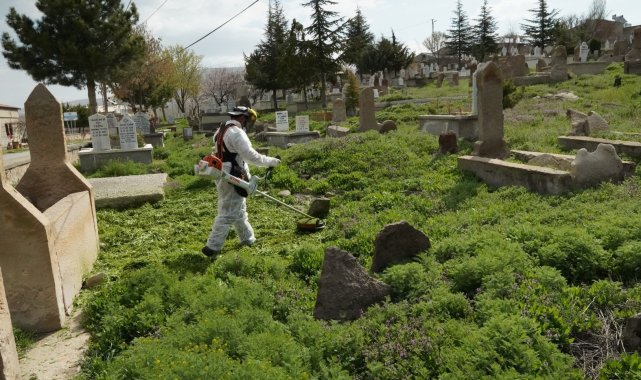 Melikgazi'de mezarlıklar bayrama hazır