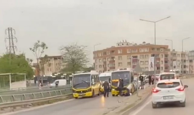 Minibüs şoförlerinin yumruklu sopalı kavgası kamerada
