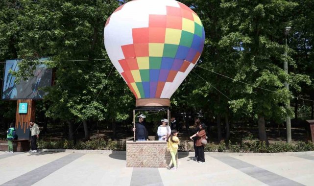 Minikler Avrupa'nın en büyük doğal yaşam parkında bayram coşkusu yaşıyor