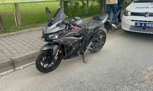 Motosikleti ile virajı alamayıp 100 metre yalpaladıktan sonra kaza yapan sürücü ağır yaralandı