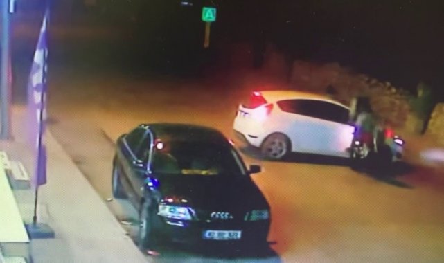 Motosikletin otomobile çarpma anı kamerada