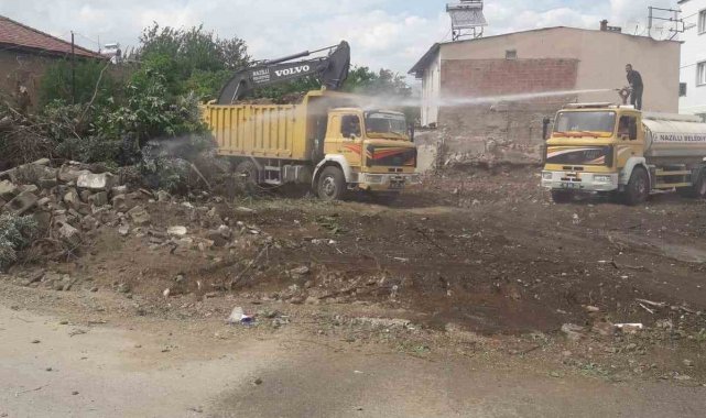 Nazilli'de metruk binalar yıkılıyor