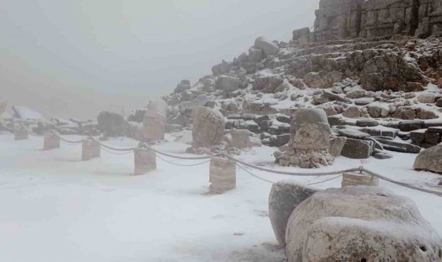 Nemrut Dağı yeniden beyaza büründü