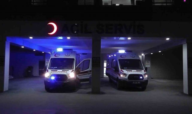 Niğde'de hafif ticari araçla motosiklet çarpıştı: 1 ölü, 4 yaralı