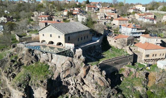 Niğde'nin cam terası manzarasıyla ziyaretçilerin ilgisini çekiyor