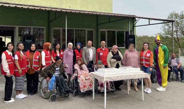 Nisan doğumlu yaşlılara toplu kutlama