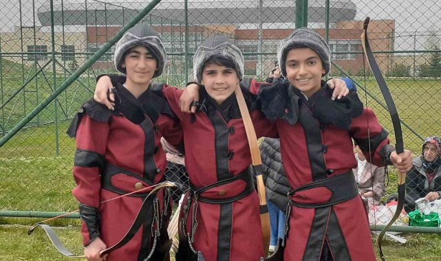 Okullar geleneksel Türk okçuluğunda yarıştı