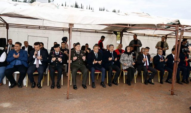Osmaniye'de şehitler ile depremde hayatını kaybedenlerin kabirleri ziyaret edildi