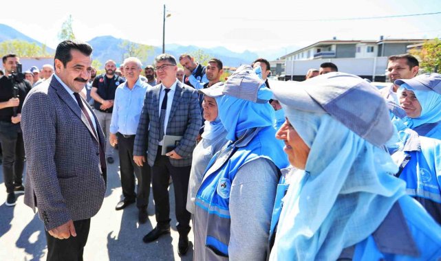 Pamukkale Belediye Başkanı Ali Rıza Ertemur personelle bayramlaştı