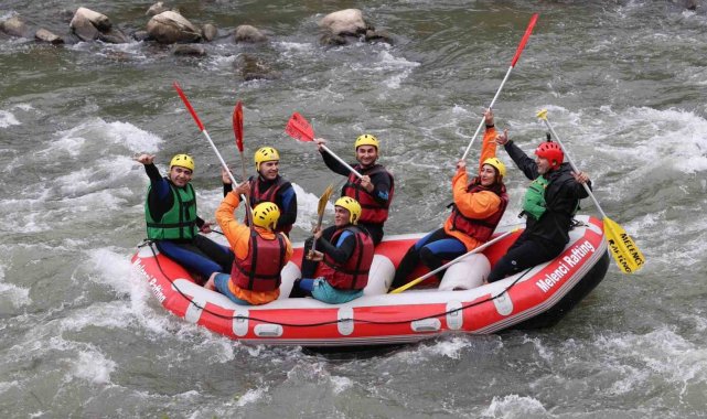 Protokol üyeleri rafting yaptı