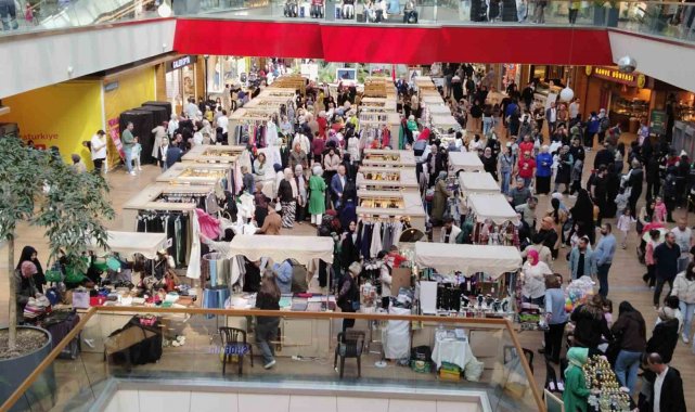 Ramazan Bayramı nedeniyle AVM'ler doldu taştı