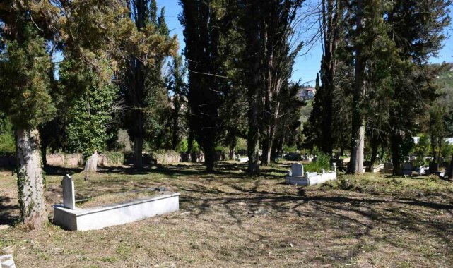 Ramazan Bayramı öncesi mezarlıkların bakımları yapıldı