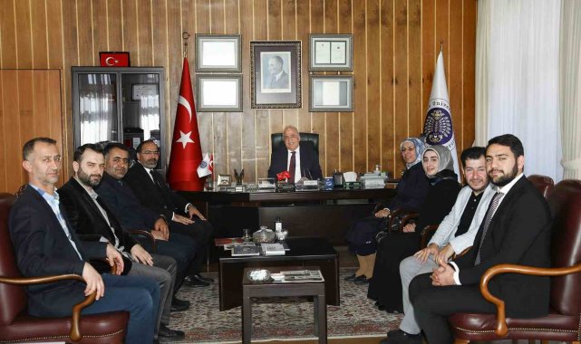 Rektör Çomaklı öğrencileri kutladı