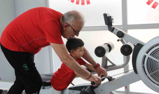 Sağlıklı yaşam için dedeler ve torunlar sporda buluştu